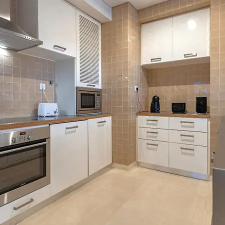 Lovelystay - Chiado 3bedroom Wonder *