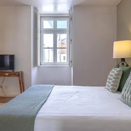 Lovelystay - Chiado 3bedroom Wonder Apartment *
