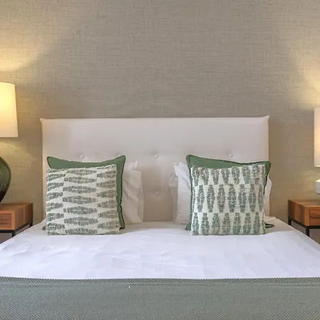 Lovelystay - Chiado 3bedroom Wonder Apartment *