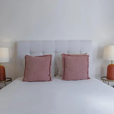 Lovelystay - Chiado 3bedroom Wonder Apartment