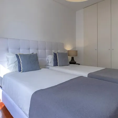 Lovelystay - Chiado 3bedroom Wonder Apartment *