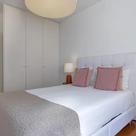Lovelystay - Chiado 3bedroom Wonder Lisbon