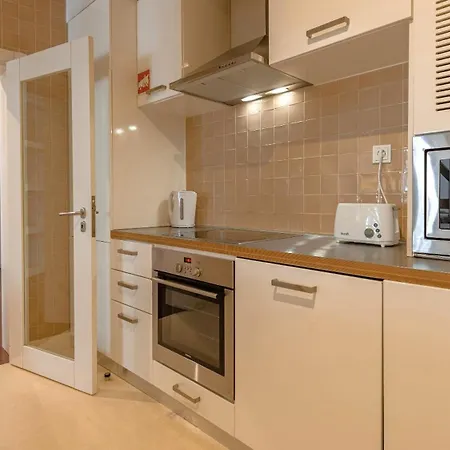 Lovelystay - Chiado 3bedroom Wonder Apartment *