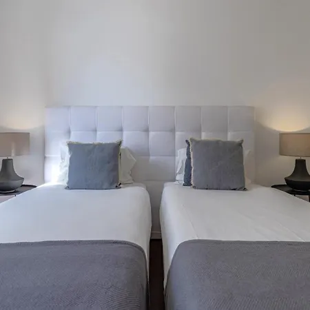 Apartment Lovelystay - Chiado 3bedroom Wonder *