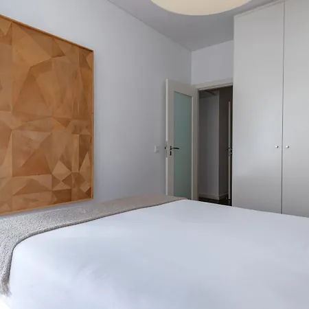 Apartment Lovelystay - Chiado 3bedroom Wonder